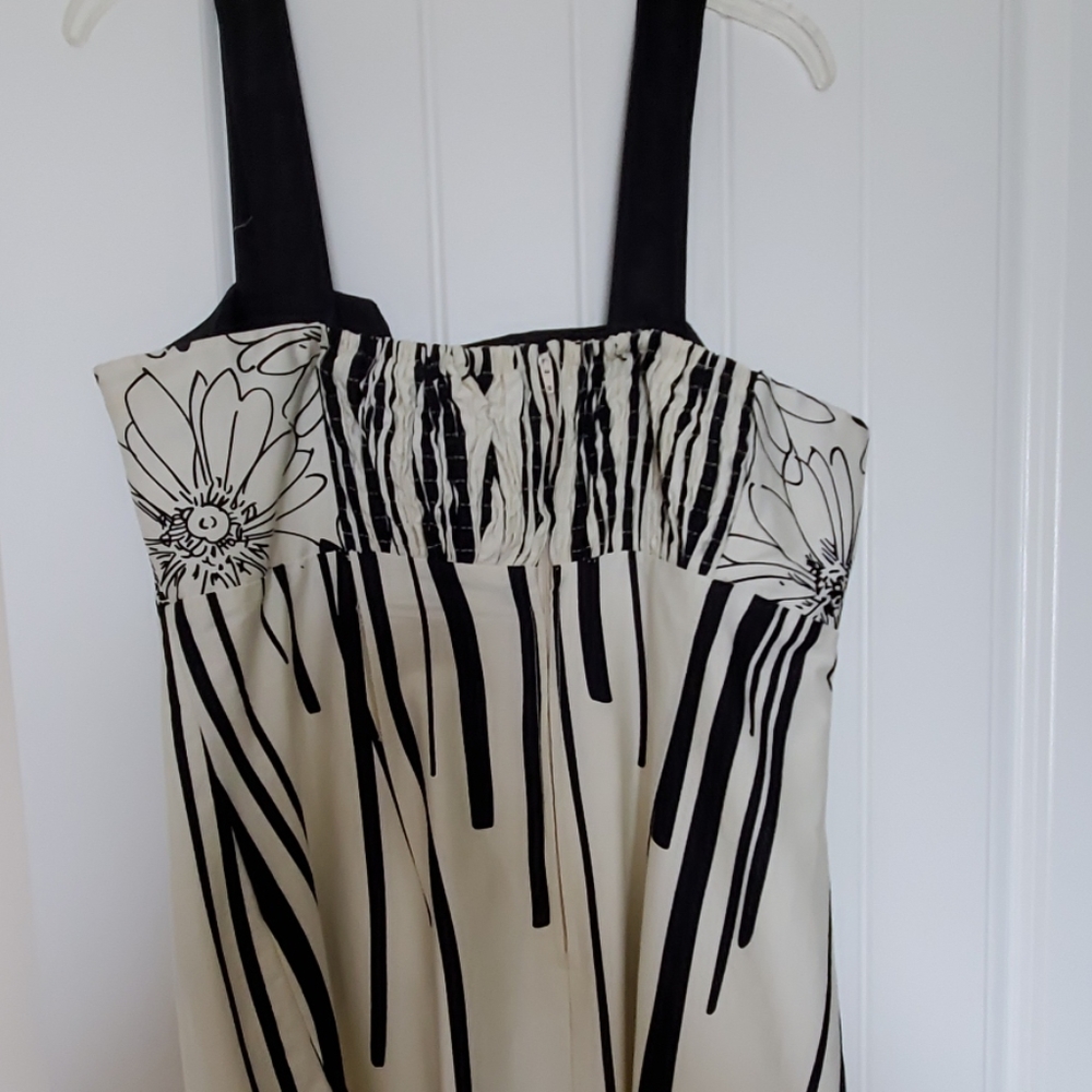 Spring dress - Picture 2 of 4